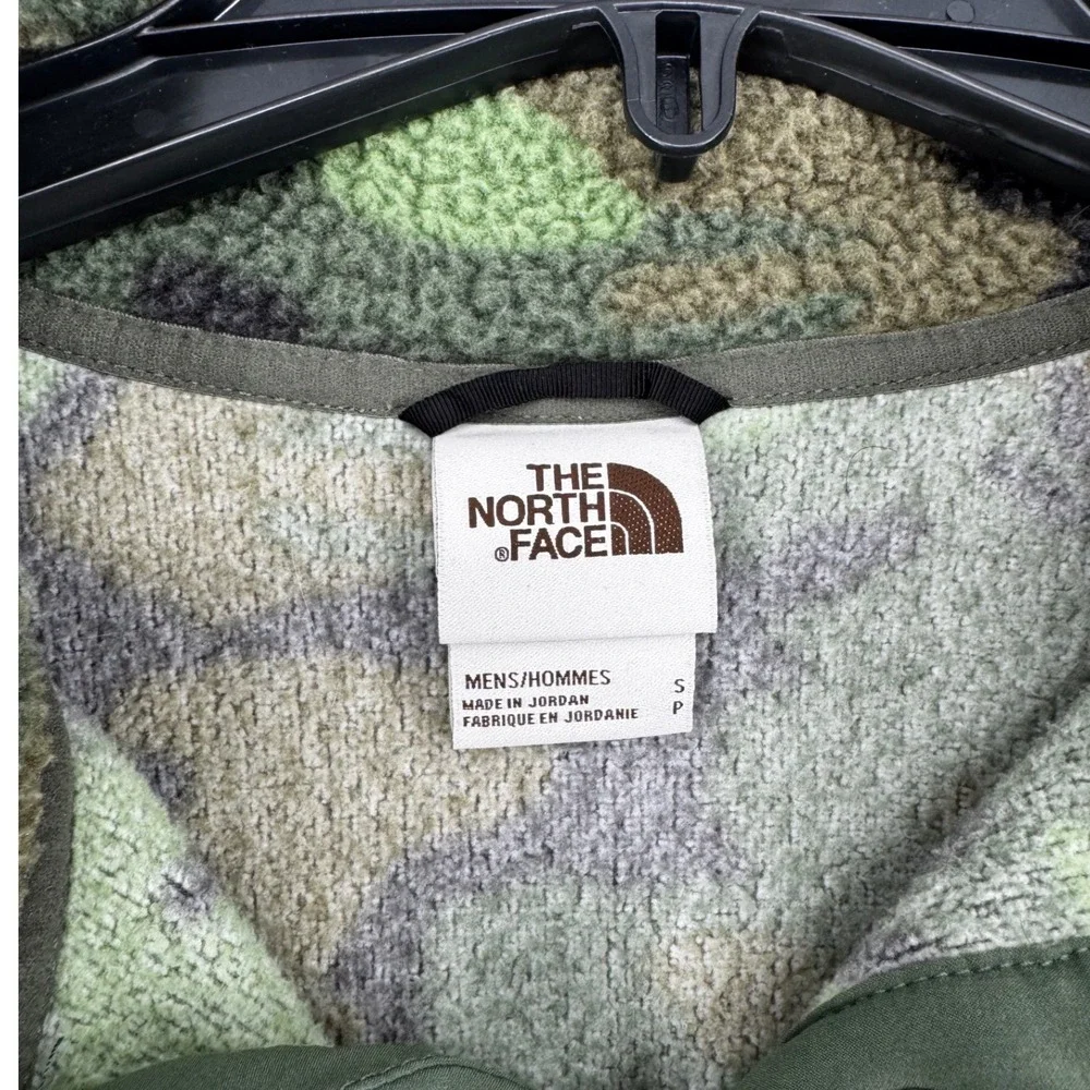 The North Face Mens Campshire Sherpa Fleece Pullover Camo Green Small